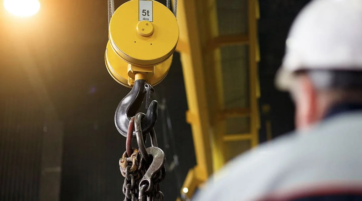 You are currently viewing Essential Guide to Lifting Equipment Maintenance & Repair Solutions