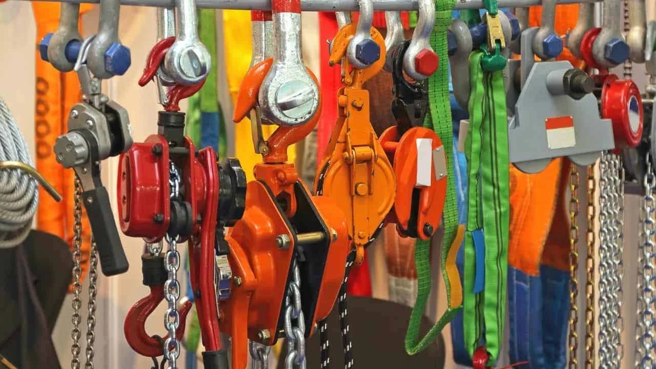Read more about the article Keeping Safe with Lifting Equipment Certification